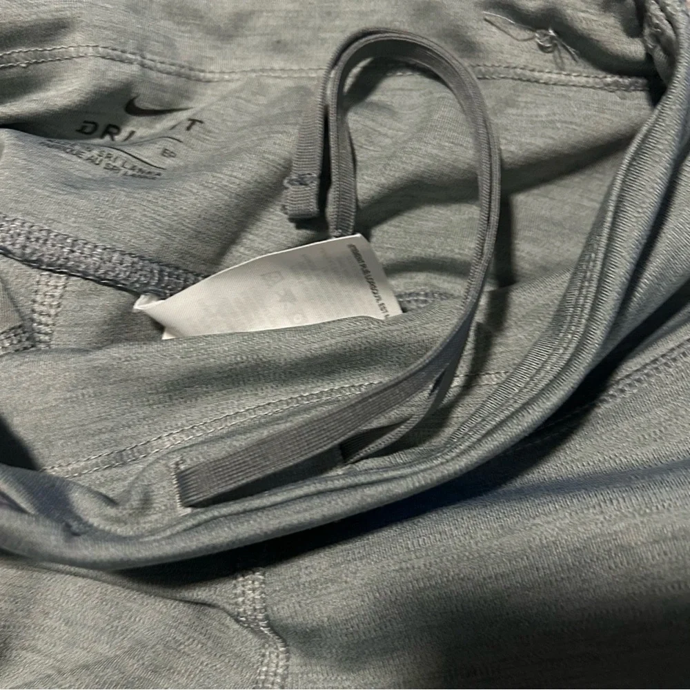 Nike Dri-Fit Gray Capris Size XS